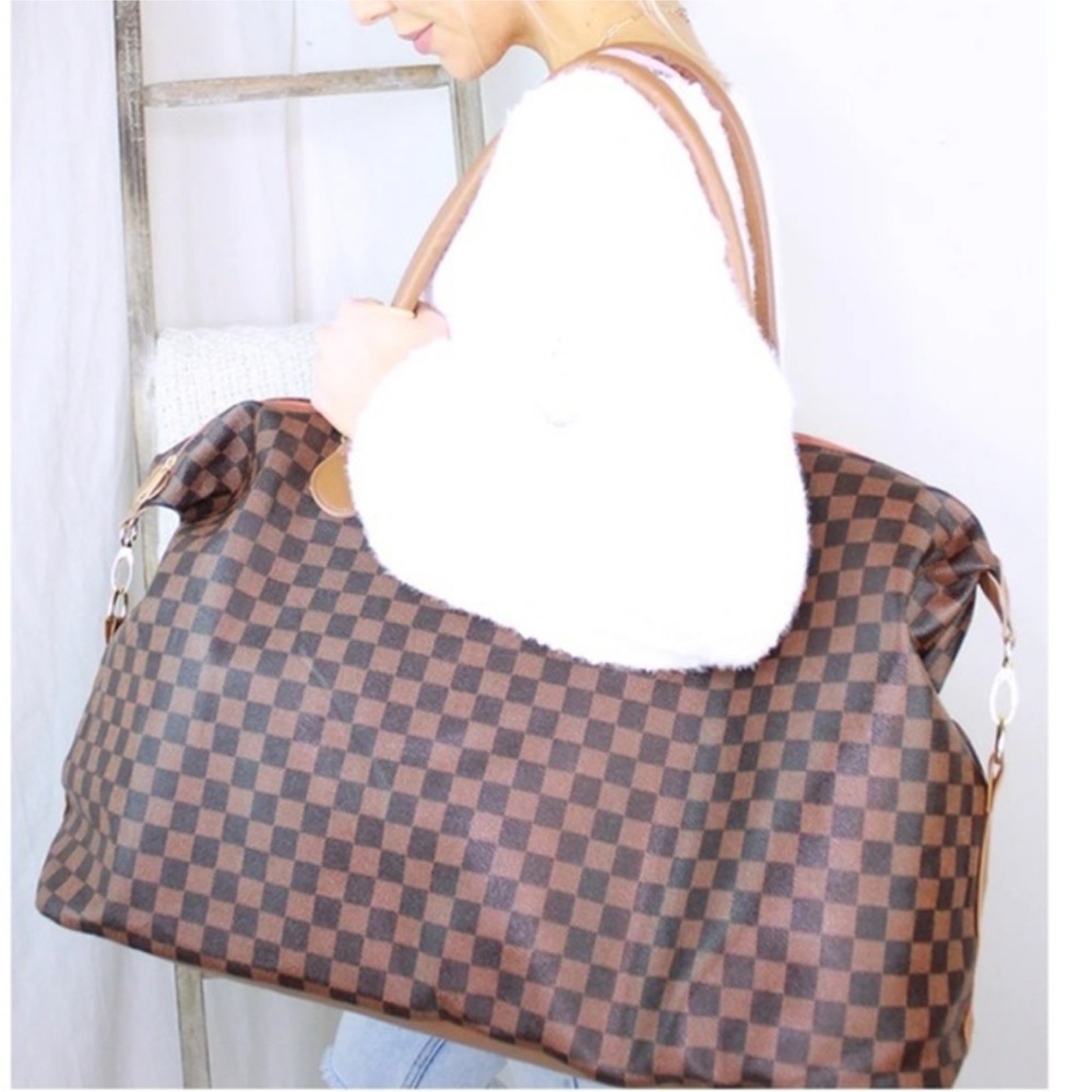 Checkered weekender